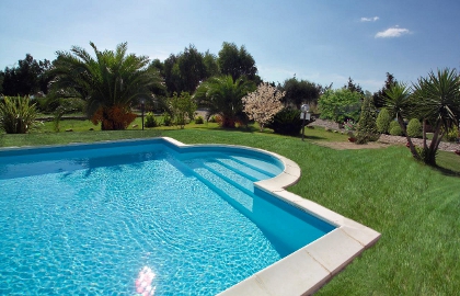 Piscina a skimmer o sfioro?