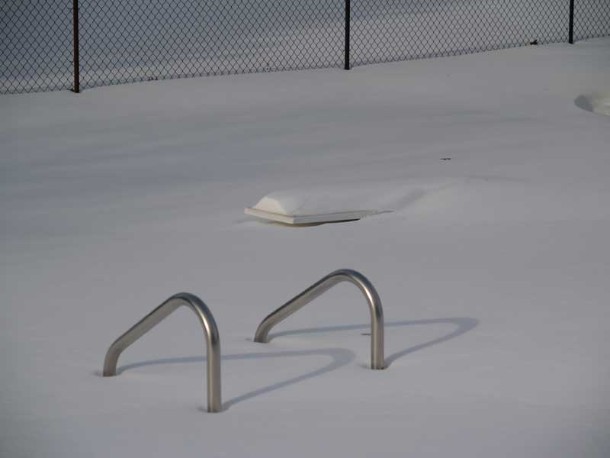 Proteggi la piscina in inverno