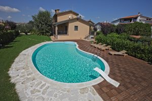 Certificazioni dei materiali e costruzione della piscina