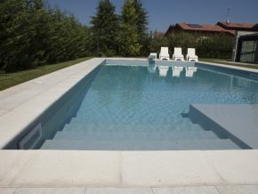 Festa in piscina interrata