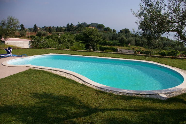 Pulizia della piscina