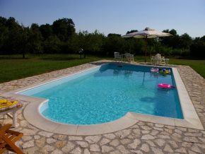 Bordo e pavimentazione piscina