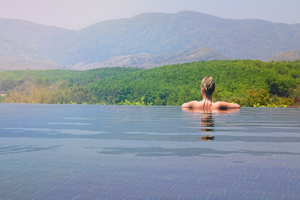 Piscina a sfioro