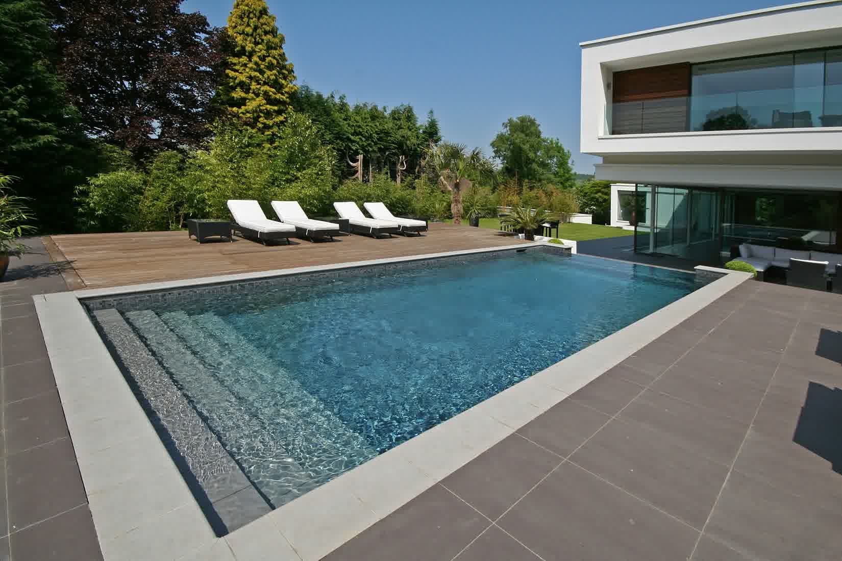 Piscina interrata ecosostenibile