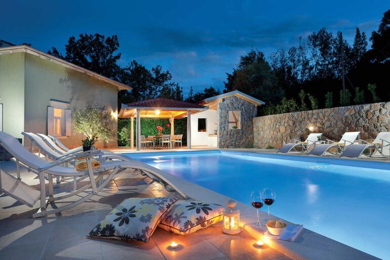 Piscine moderne materiali, finiture e trend 2026 Piscine moderne materiali, finiture e trend 2026